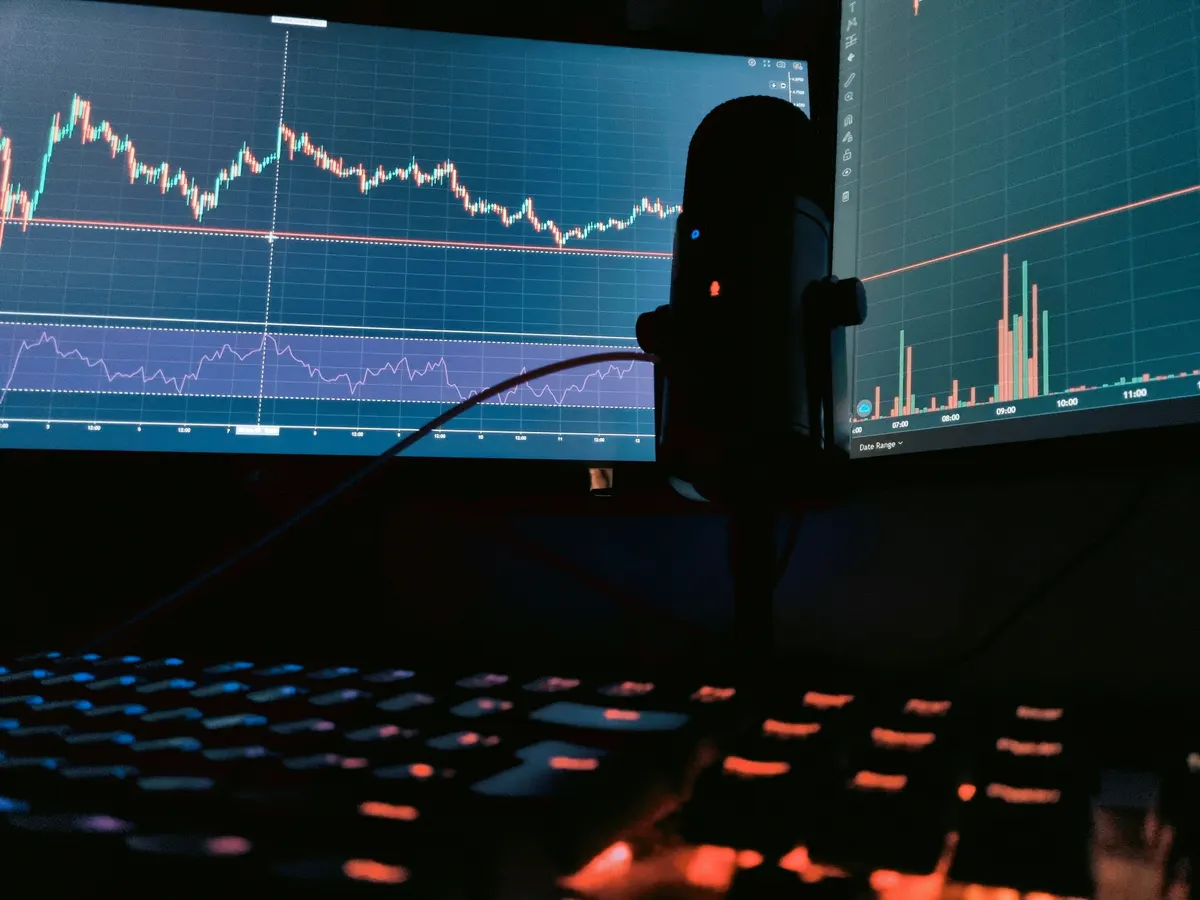 Bitcoin se mantém acima de US$ 64 mil com desbloqueio de ações da SpaceX