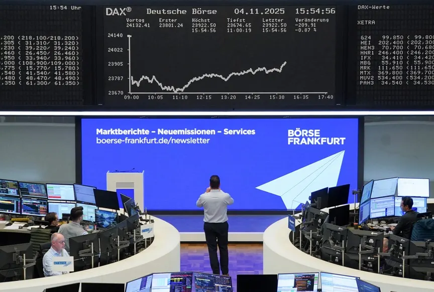 Bolsas europeias fecham mistas com balanços e negociações sobre Ormuz no radar