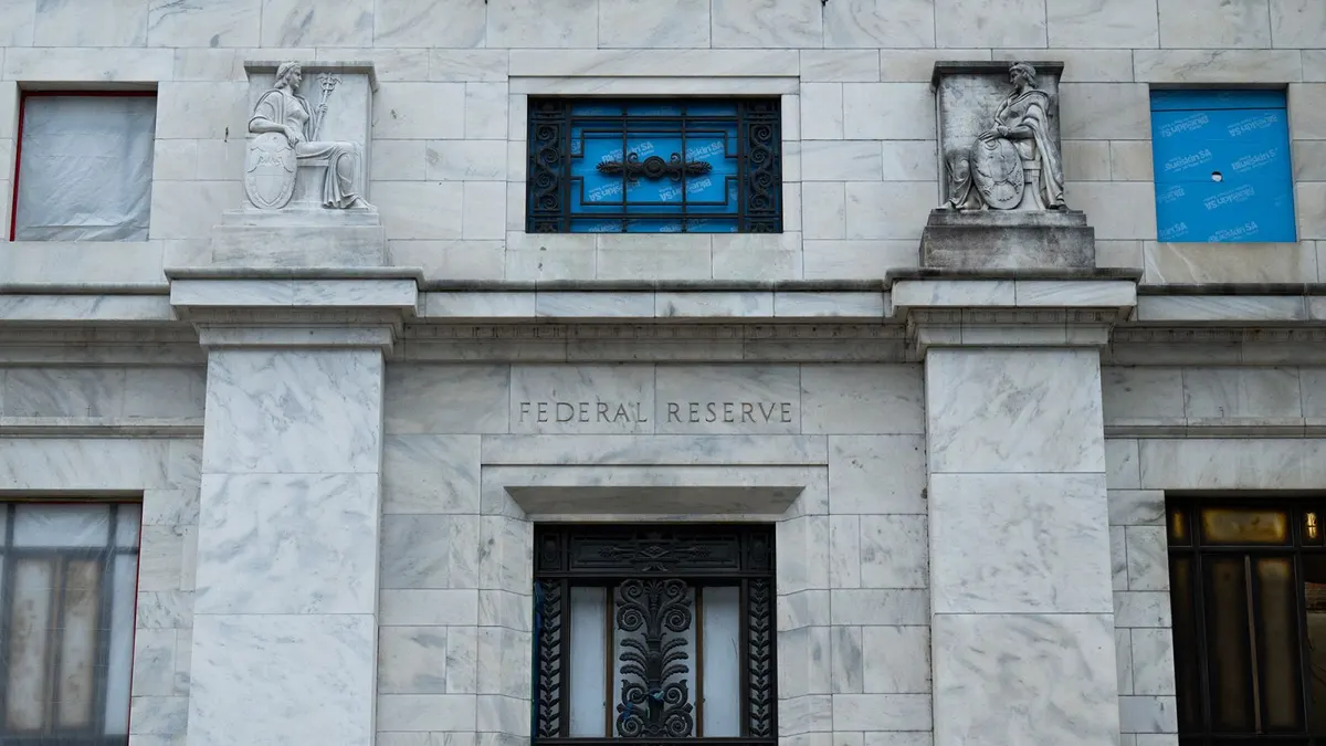 Fed sobe juros pela primeira vez desde 2023, pressionado pelo mercado de títulos